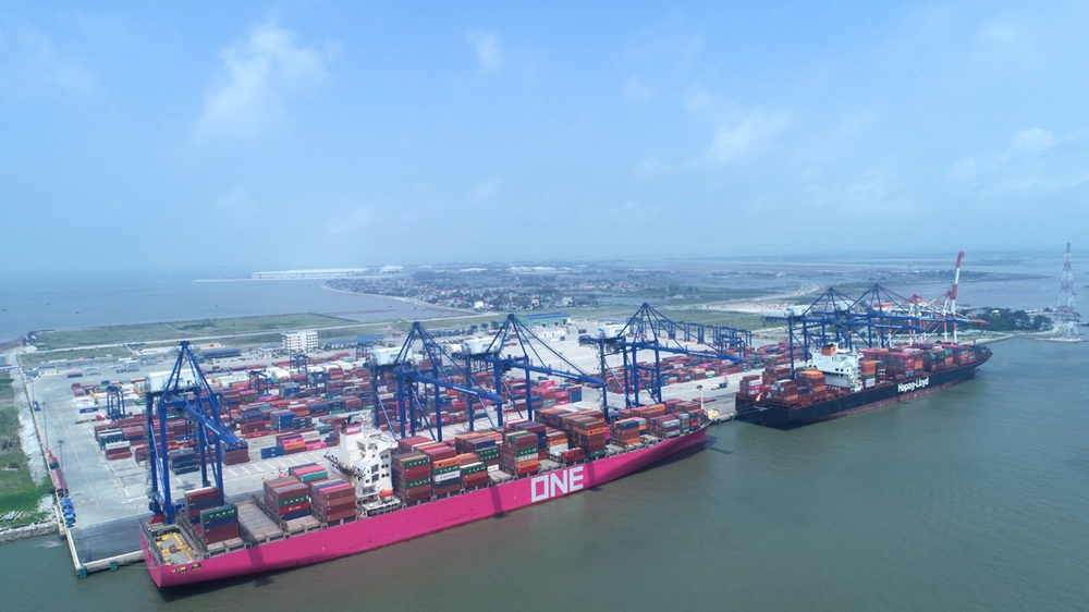 Cảng container quốc tế Tân Cảng-Hải Phòng (HICT) thuộc Tổng công ty Tân Cảng Sài Gòn-Cảng nước sâu đầu tiên tại khu vực phía Bắc, đón tàu tải trọng đến 160.000 DWT đi thẳng tới Hoa Kỳ và châu Âu.